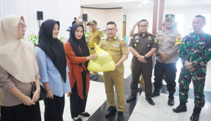 Keluarga Resiko Stunting di Kabupaten Banggai Dapat Bantuan