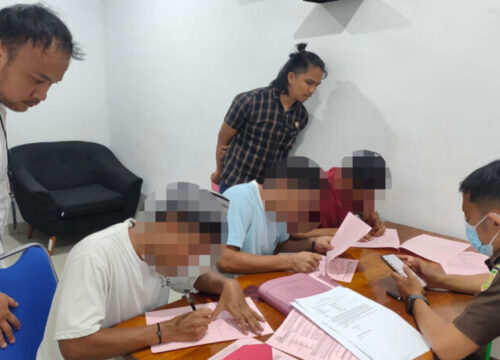 Polisi Serahkan Tiga Tersangka dan Babuk Kasus Pencurian di Toko Mega Lutos Luwuk ke Jaksa