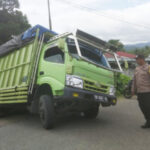Terjadi di Pagimana, Truk Pengangkut 10 Ton Raskin Terperosok di Selokan