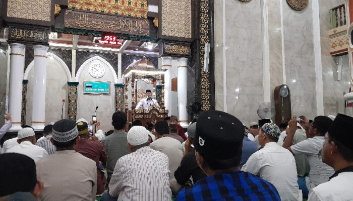 Bupati Banggai Amirudin Siapkan 20 Juta untuk Jamaah Masjid Agung Annur Luwuk Setiap Pekan