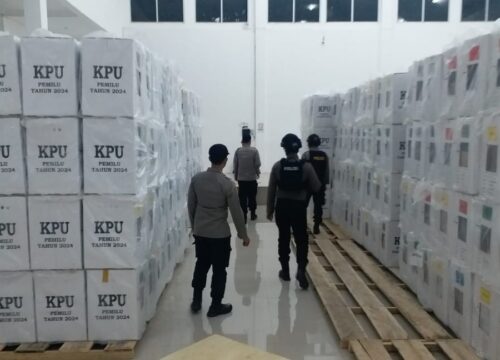 Gudang Logistik KPU Banggai Masih Ditongkrongi Polisi