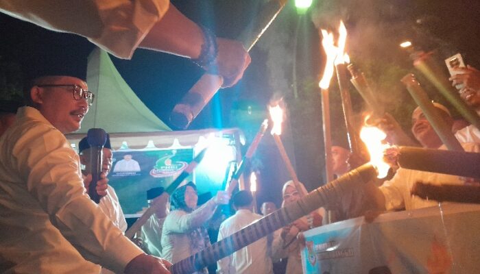 Diikuti 40 Regu, Bupati Banggai Amirudin Lepas Pawai Obor Menyambut Idul Adha