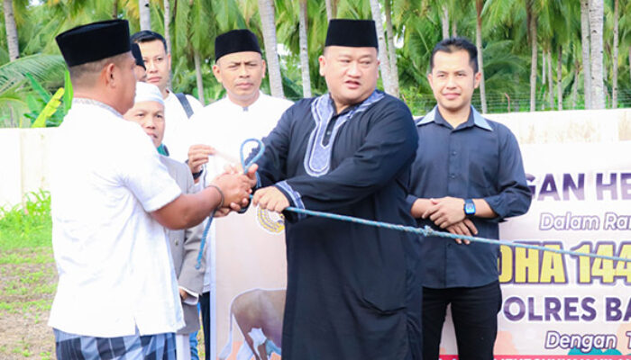 AKBP Ade Nuramdani Pimpin Penyembelihan Hewan Kurban di Mapolres Banggai