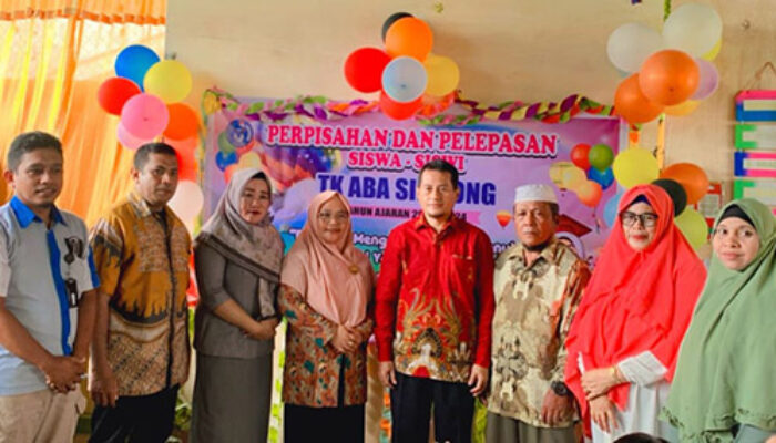 TK ABA Simpong Luluskan 10 Peserta Didik, Ini Pesan Sekcam Luwuk