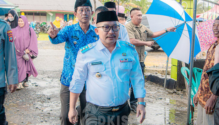 Bantu Rp100 Juta Pembangunan Masjid di Toili Jaya, Ini Harapan Bupati Banggai Amirudin