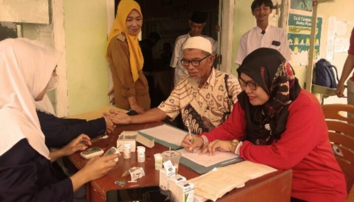 Prodi D III Keperawatan Luwuk Screaning dan Edukasi Penyakit tidak Menular di Luwuk Timur