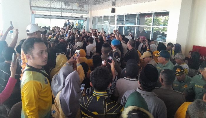 Disambut Ribuan Pendukung Amirudin Terharu, “Insya Allah Ini Tanda Kemenangan”
