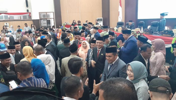 35 Anggota DPRD Banggai Dilantik, 17 Pendatang Baru