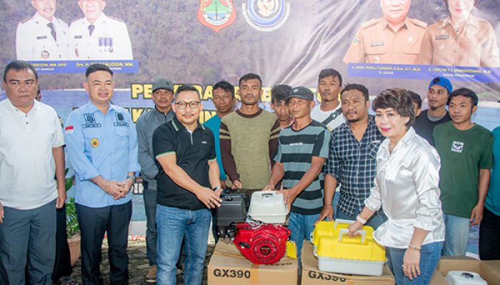 Gandeng Kejari dan Polres, Bupati Banggai Amirudin Serahkan Bantuan Kelompok Nelayan