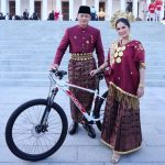 Menteri AHY Menangkan Busana Adat Terbaik pada Upacara Penurunan Bendera Sang Merah Putih
