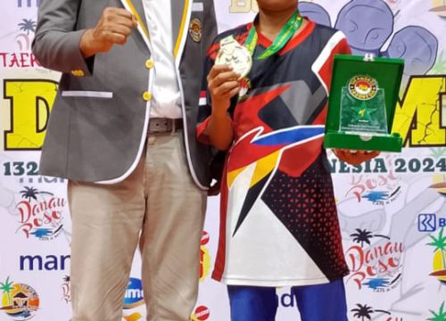 Moh Ben Xavier Daud bersama Master Sumarno Syamsuri DAN VI Kukkiwon Internasional