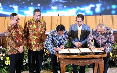 Sekjen Kementerian ATRBPN Suyus Windayana dan Sekjen DPR RI Indra Iskandar menandatangani kerjasama