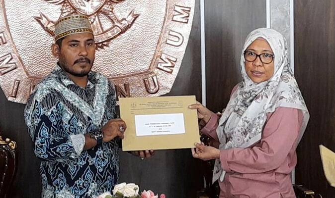 dr. Ernita Kamindang Serahkan Hasil Pemeriksaan Kesehatan Tiga Paslon ke KPU Banggai