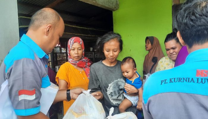 PT KLS Distribusi Bantuan 1000 Paket Bahan Pokok di Luwuk Utara