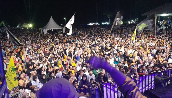 Kampanye AT-FM, Lagu Sisik Naepuan Hipnotis Ribuan Warga Nambo