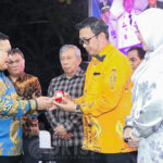 Dua Bulan Jabat Pjs Bupati Banggai, Raziras dapat Cendera Mata dari Amirudin