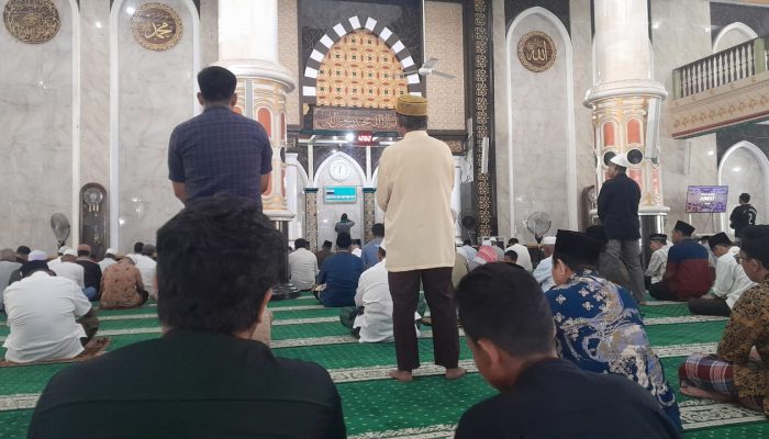 PKL Teluk Lalong Beri Kontribusi Saldo Kas Masjid Agung Annur Luwuk