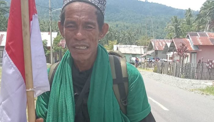 Modal Nekat! Pria Asal Bangkep Jalan Kaki Menuju Kota Mekkah