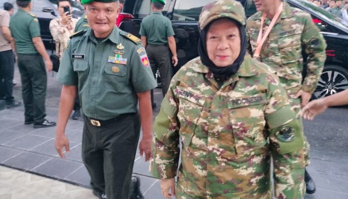 Pakaian Komando, Wagub Sulteng Reny Lamadjido Ikut Retreat di Akmil
