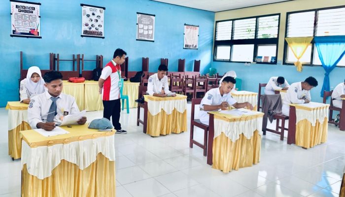 228 Siswa SMAN 1 Pagimana Ujian 18 Mata Pelajaran