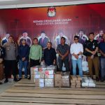 Kedatangan Logistik PSU Pilkada 2024 di KPU Banggai Dikawal Ketat
