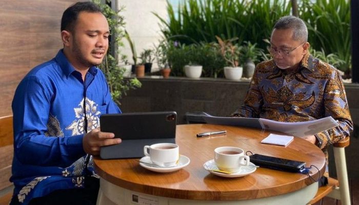 Obrak-Abrik Pinasa, Poros Tengah Berjaya