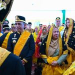 Raja Buol Beri Gelar Adat Tao Doka buat Gubernur dan Wagub Sulteng