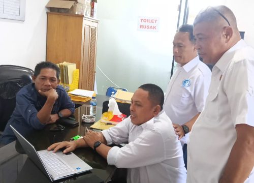 Sekum KONI Sulteng Muhammad Warsita (kanan duduk) saat supervisi kesiapan pelaksanaan Porkab V Banggai (1)