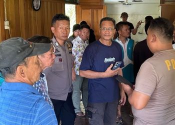Polsek Pagimana melakukan pemeriksaan TKP penemuan mayat dalam sebuah rumah, Desa Sinampangyo, Kecamatan Pagimana, Banggai, Sabtu (3/5/2025) pagi.