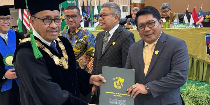 Selamat! Beniyanto Tamoreka Mendapat Penghargaan Alumni Berprestasi UMI pada Milad ke-71