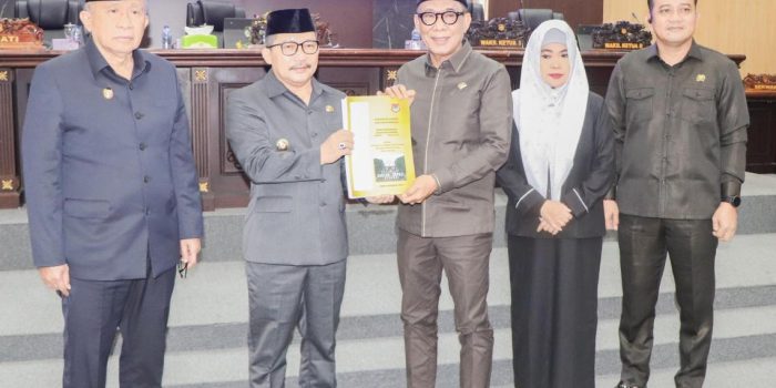 Bupati Banggai Amirudin Sampaikan Ranperda Pertanggungjawaban Pelaksanaan APBD 2024