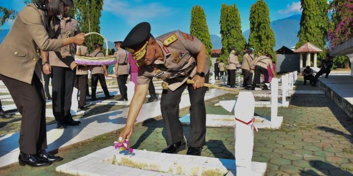 Kapolda Sulteng Agus Nugroho Pimpin Ziarah di Taman Makam Pahlawan Tatura Palu