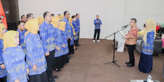 Kukuhkan Pengurus Dekranasda Banggai, Bupati Amirudin: Majukan Kerajinan Lokal