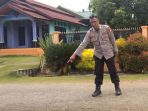 Polisi menunjuk TKP lakalantas seorang bocah yang menabrak anak 6 tahun