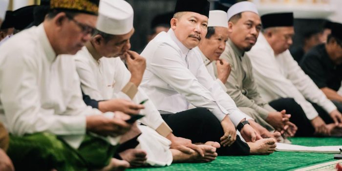 Pesan Persatuan Bupati Amirudin Menggema di Zikir dan Doa Pergantian Tahun di Masjid An-Nuur Luwuk