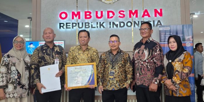 Bupati Banggai Amirudin Kembali Raih Penghargaan Nasional dari Ombudsman RI