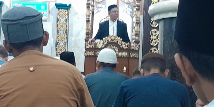 Malam ke-7 Ramadan, Jamaah Masjid Agung An-Nuur Luwuk Terhanyut dalam Tausiah Tentang Dahsyatnya Tawasul