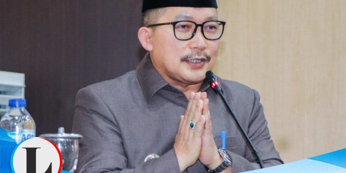 Di Malam Tarawih Pertama, Bupati Banggai Amirudin Resah Lihat Trotoar Masjid Agung An-Nuur Luwuk Gelap