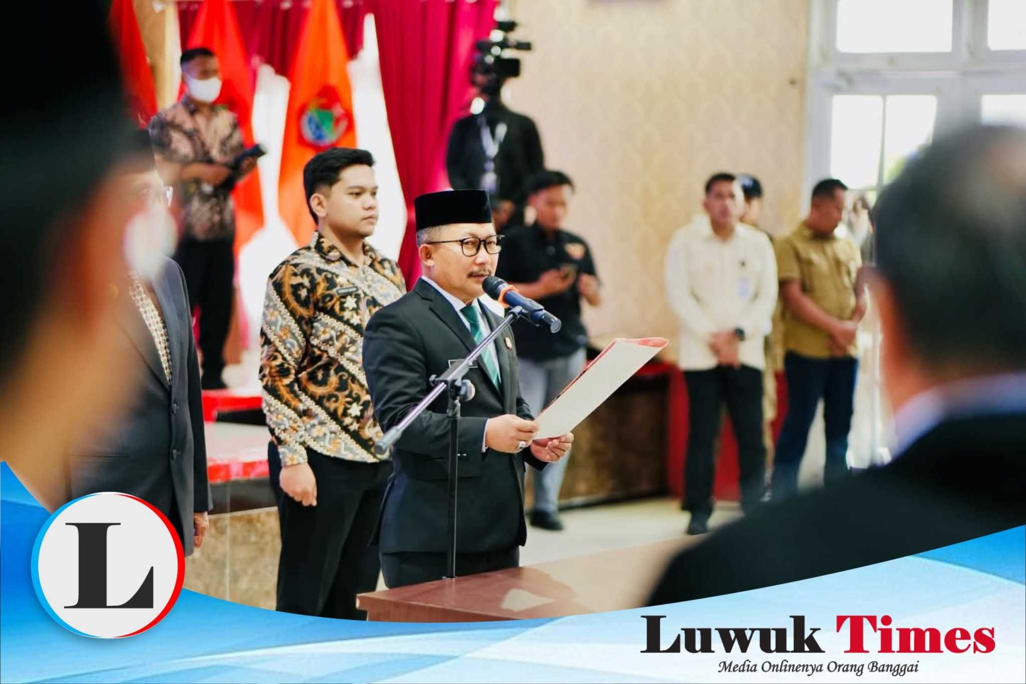 Bupati Banggai H. Amirudin saat melantik Pejabat Tinggi Pratama Eselon II.b pada lingkungan Pemerintah Kabupaten Banggai, Kamis 19 Februari 2026.
