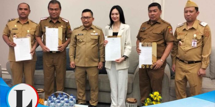 Bupati Banggai Amirudin Serahkan SK Dewan Pengawas BLUD RSUD Luwuk, Dorong Peningkatan Status ke Tipe A