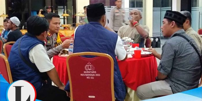Bukber Penuh Keakraban, Kapolres Banggai dan Insan Pers Pererat Silaturahmi, Bagikan Paket Idul Fitri 1447 H