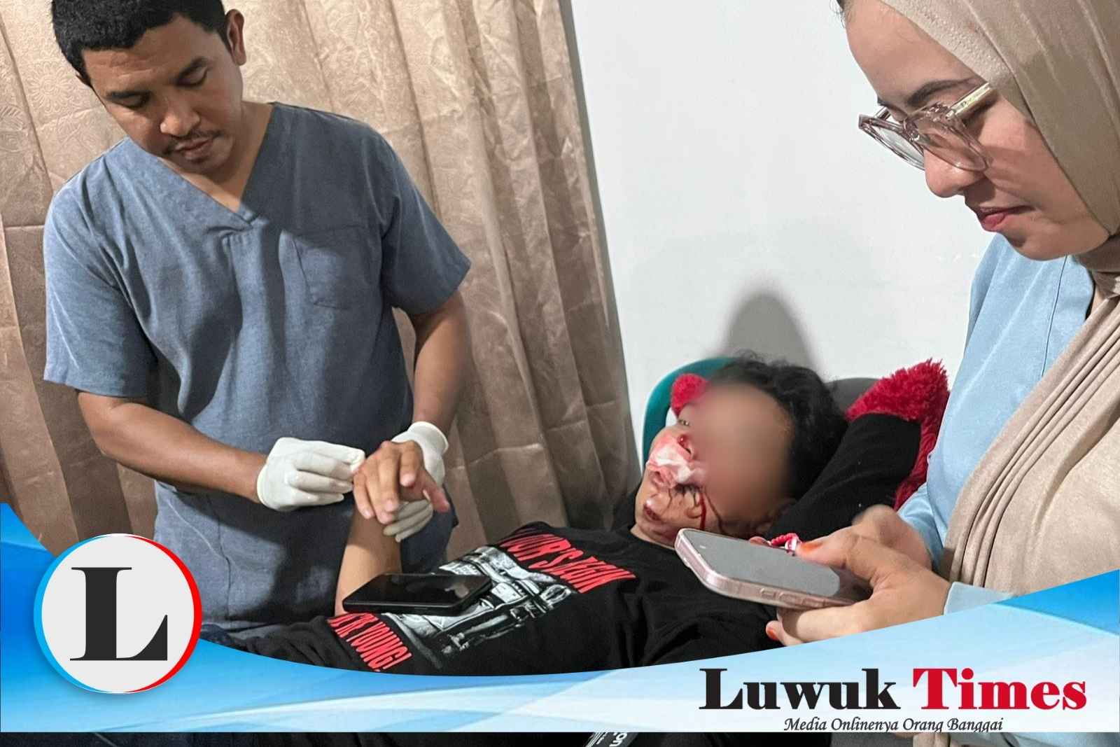Pengendara di Pagimana ini mengalami sejumlah luka, setelah menabrak sapi berkeliaran di jalan. Korban mendapat perawatan medis di RS Pratama Pagimana