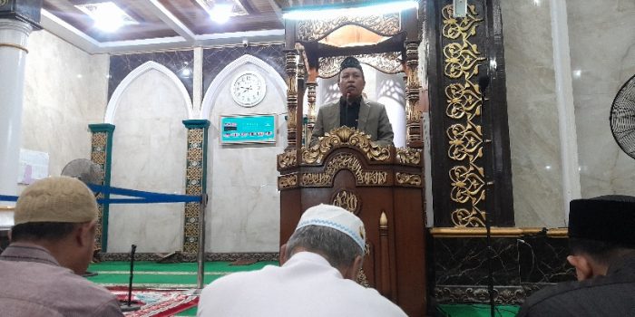 Malam ke-17 Ramadhan di Masjid Agung An-Nuur Luwuk: Ustad dr. Jumahir Ajak Jamaah Jadikan Alquran Pedoman Hidup