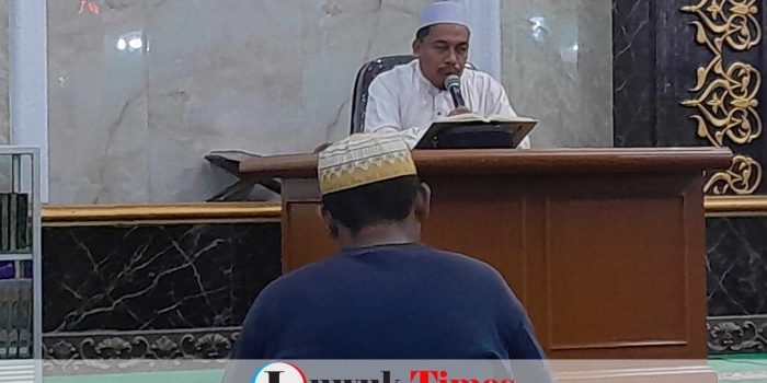 Jangan Asal Sebar! Di Masjid Agung Luwuk Ustad Muadz Ingatkan Bahaya Hoaks di Bulan Suci