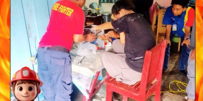 Jari Karyawan Terjepit Mesin Penggiling Mie, Tim Damkarmat Tojo Una-Una Bergerak Cepat Lakukan Evakuasi