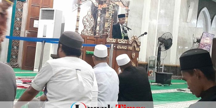 Ramadan ke 20 di Masjid Agung An-Nuur Luwuk, Ustad Asaad Ingatkan Jamaah Cintai Nabi dengan Perbanyak Salawat