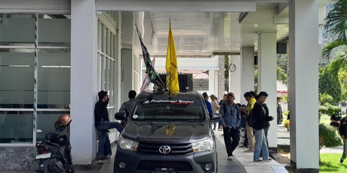 Gelar Mimbar Bebas di DPRD Banggai, Aliansi Mahasiswa Bersatu Desak Usut Tuntas Dugaan Korupsi Dana Desa
