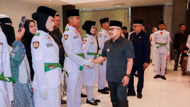 Detak Jiwa Muda di Bawah Kibar Merah Putih, Bupati Amirudin Resmi Kukuhkan Paskibraka Banggai untuk HUT RI ke-81
