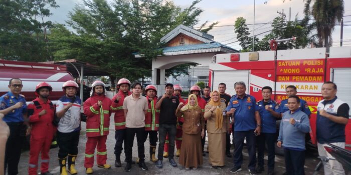 2 Srikandi Tangguh Turun Langsung Pimpin Pemadaman Karhutla di Desa Huhak