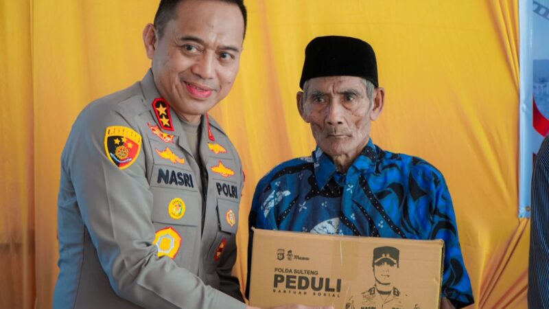 Kapolda Sulteng Salurkan Sembako di Luwuk, Bunta dan Nuhon